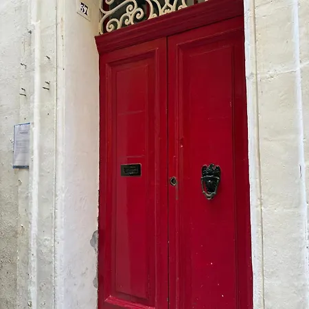 Zach's Apartment