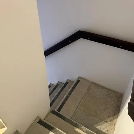 Zach's By Vallettastay