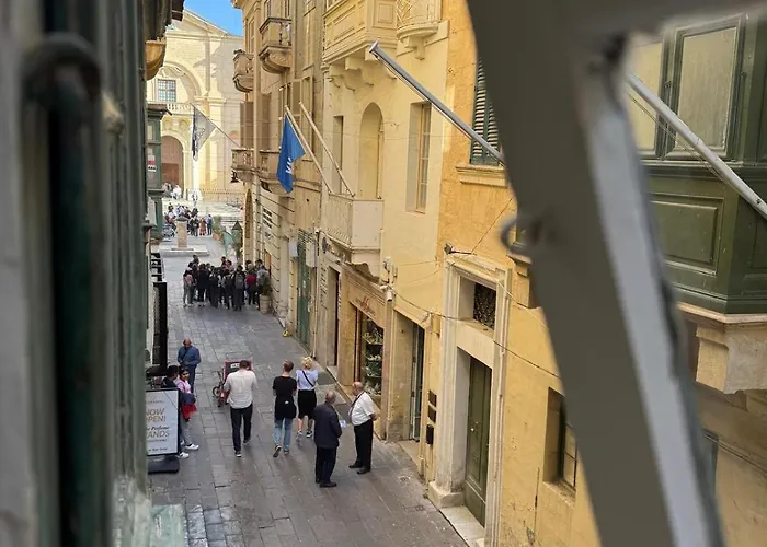 Zach's By Vallettastay