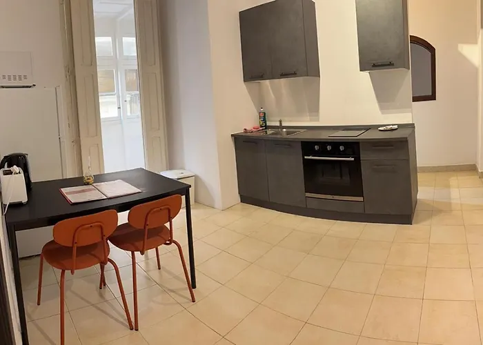 Zach's By Vallettastay